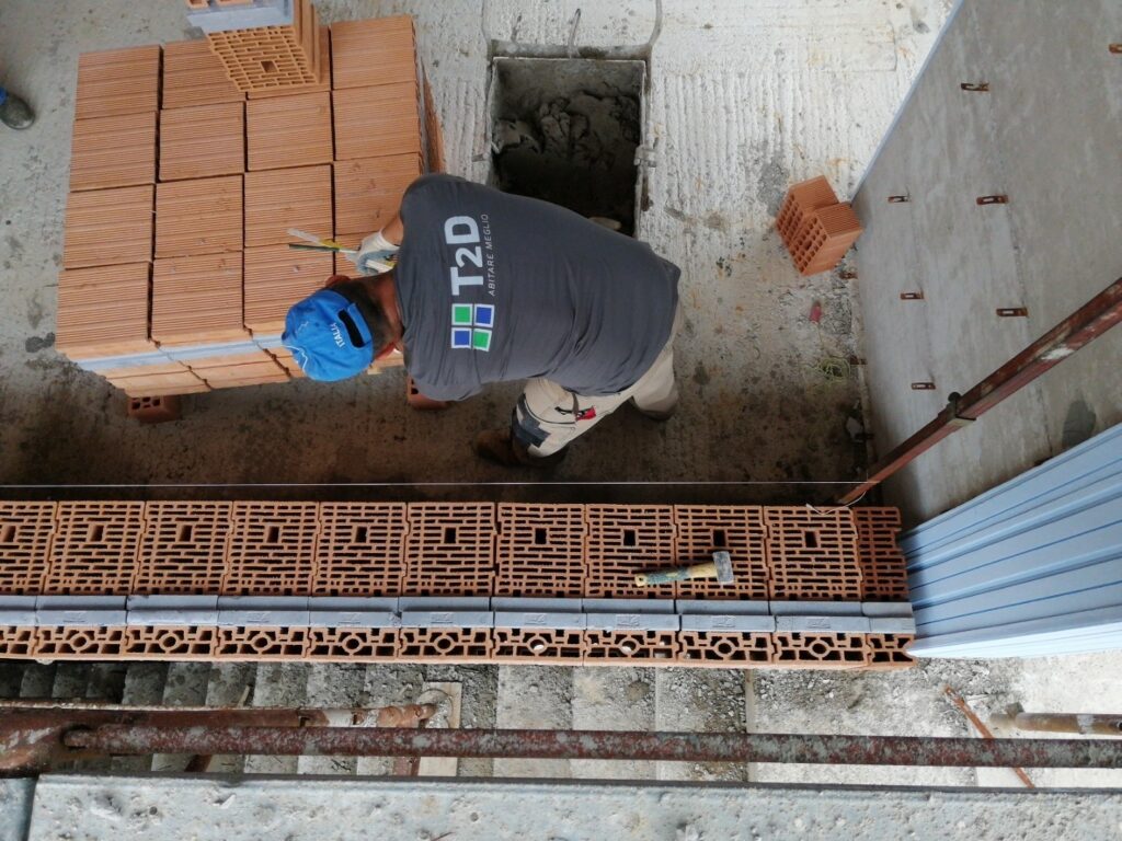 Analisi meccanica dei blocchi POROTON: resistenza, deformabilità e affidabilità strutturale nel tempo