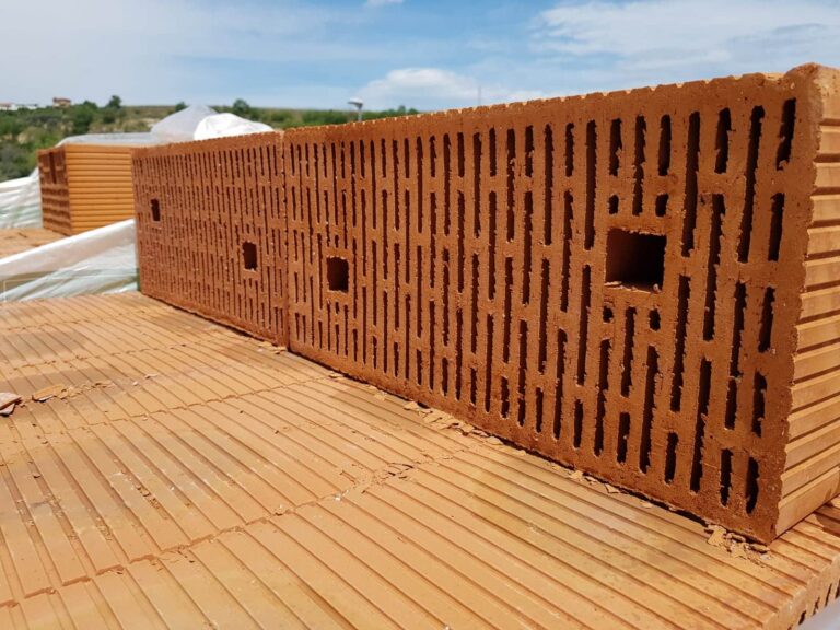 La struttura interna dei laterizi POROTON: composizione, tecnologia produttiva e implicazioni prestazionali