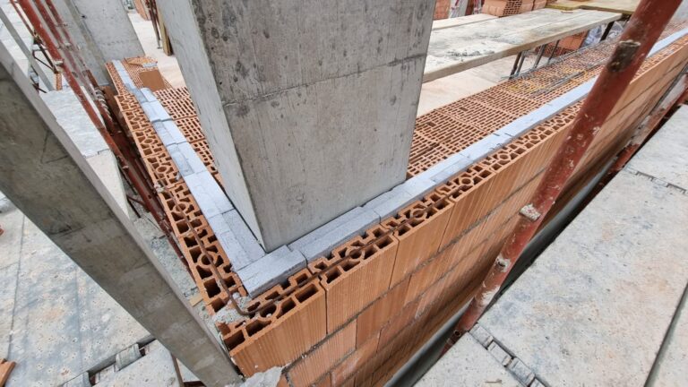 Muratura portante o tamponatura: differenze strutturali e vantaggi dei laterizi Poroton