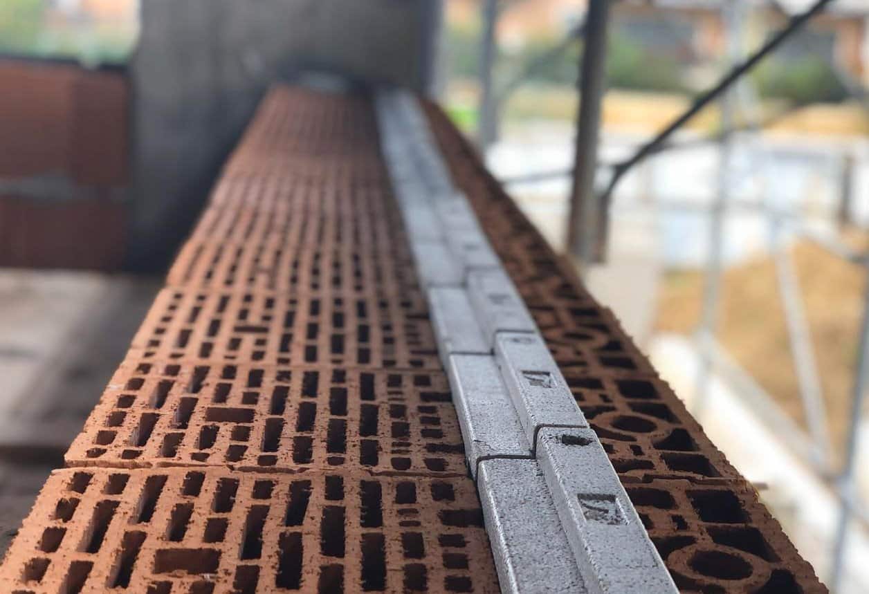 Blocco in laterizio rettificato Poroton