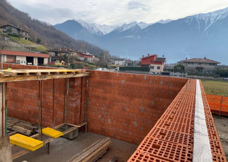 Costruire con blocchi porizzati: pareti efficienti anche senza cappotto