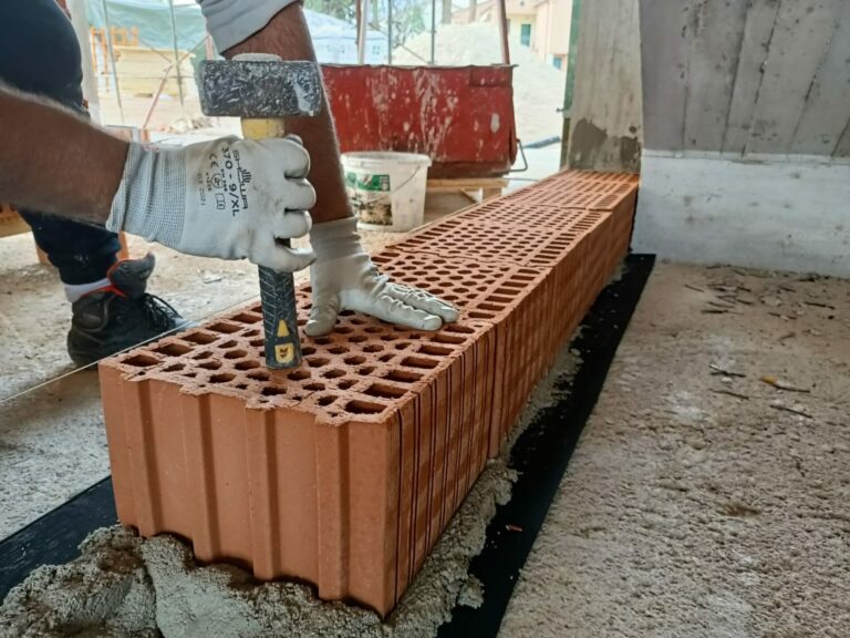 Posa del laterizio porizzato: fasi, collante e consigli