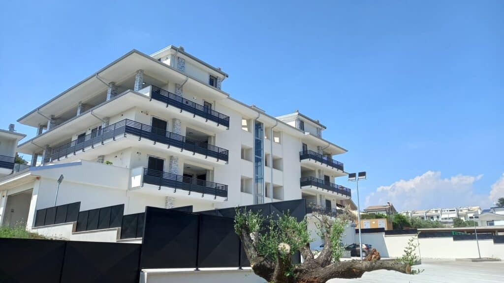 Edificio residenziale moderno di più piani: un esempio di progetto che si può sviluppare con un software BIM