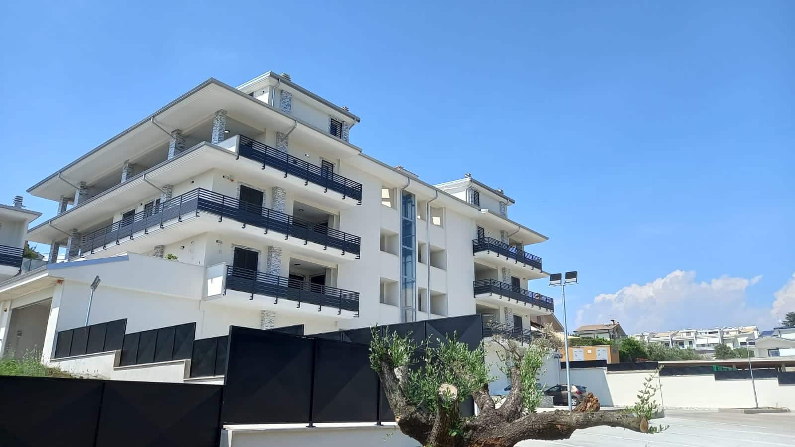Edificio residenziale moderno di più piani: un esempio di progetto che si può sviluppare con un software BIM